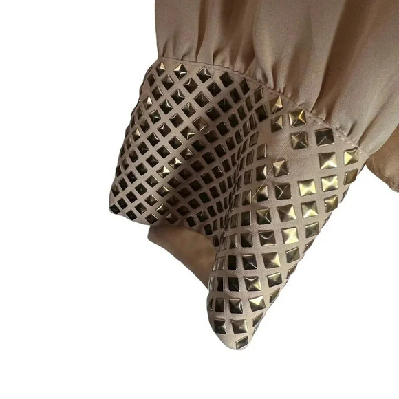 Vince Camuto Beige Chiffon Sheer Blouse Size Medium Lightweight Studded Sleeves - Picture 3 of 6